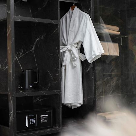 Madelise Amica Hotel And Travel Ханой Экстерьер фото