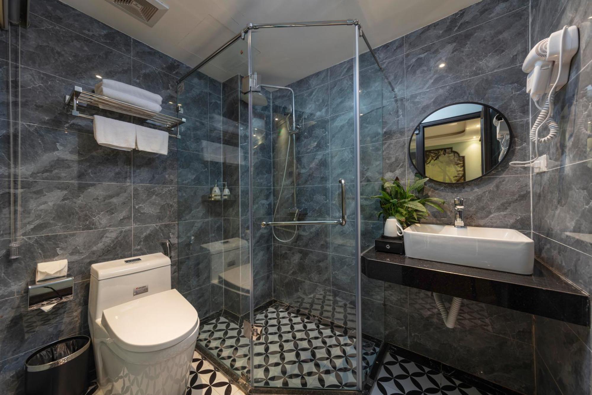 Madelise Amica Hotel And Travel Ханой Номер фото