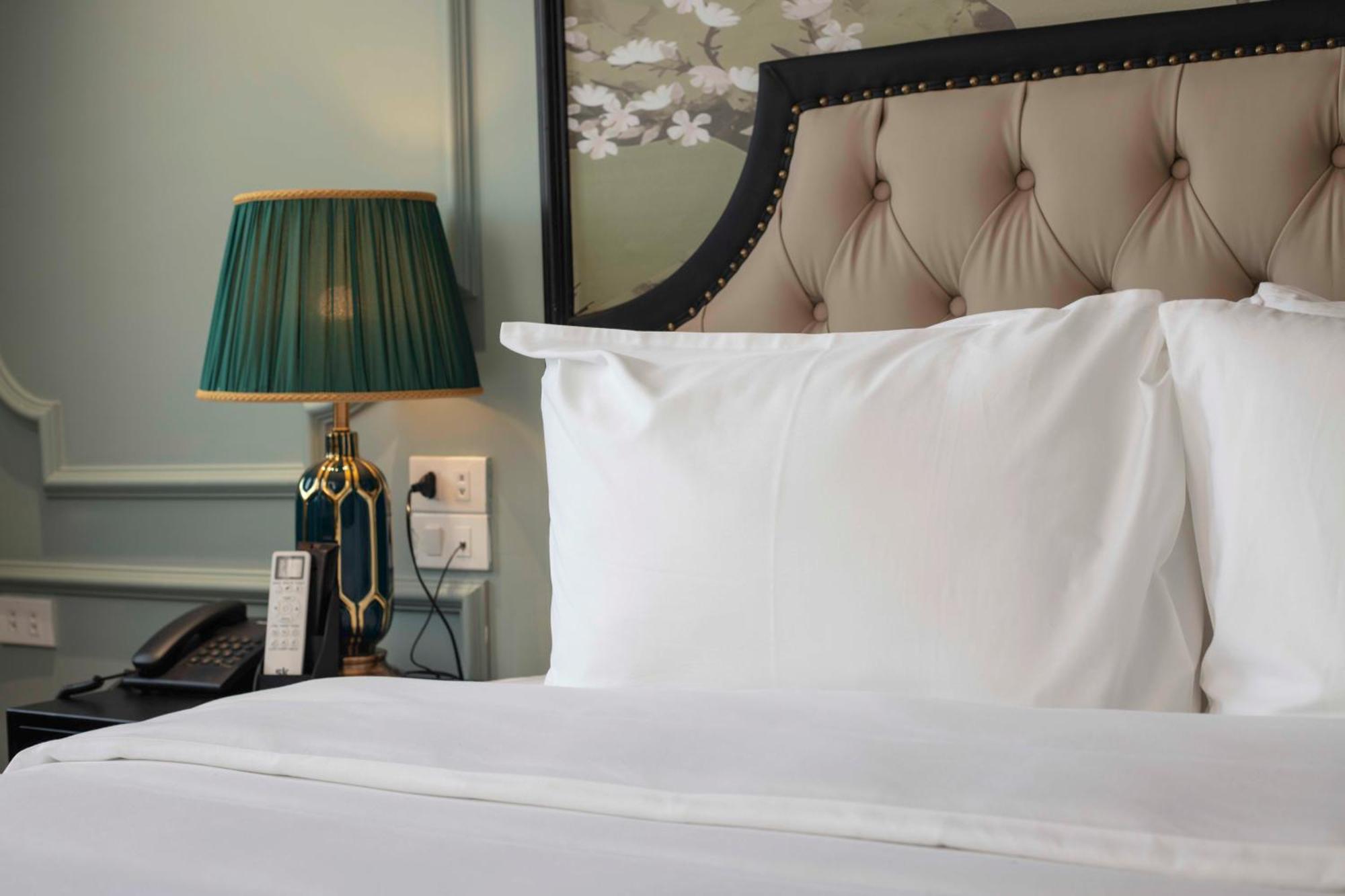 Madelise Amica Hotel And Travel Ханой Экстерьер фото